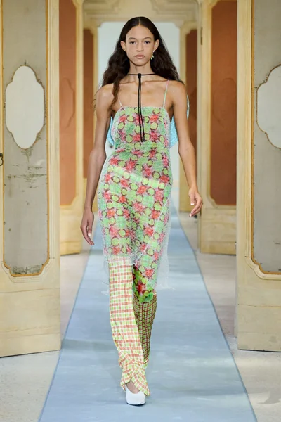 Look 3
